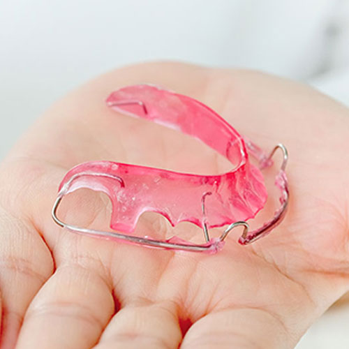 orthodontist-holding-retainer
